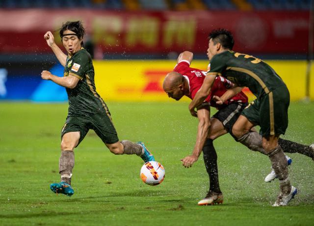 博鱼体育入口-国安惨胜蓉城难摆脱质疑 人数占优被对手压着打