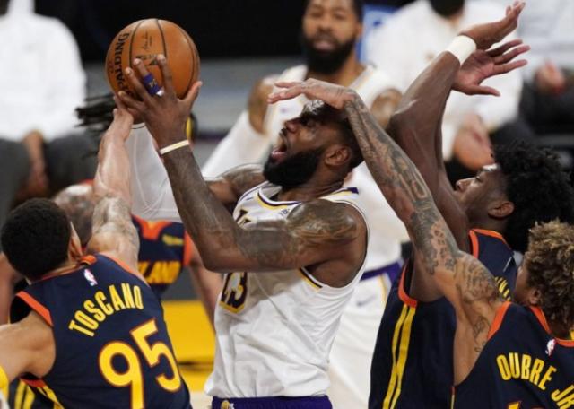 詹姆斯：今晚只用出战24分钟 还需要适应无眉打法