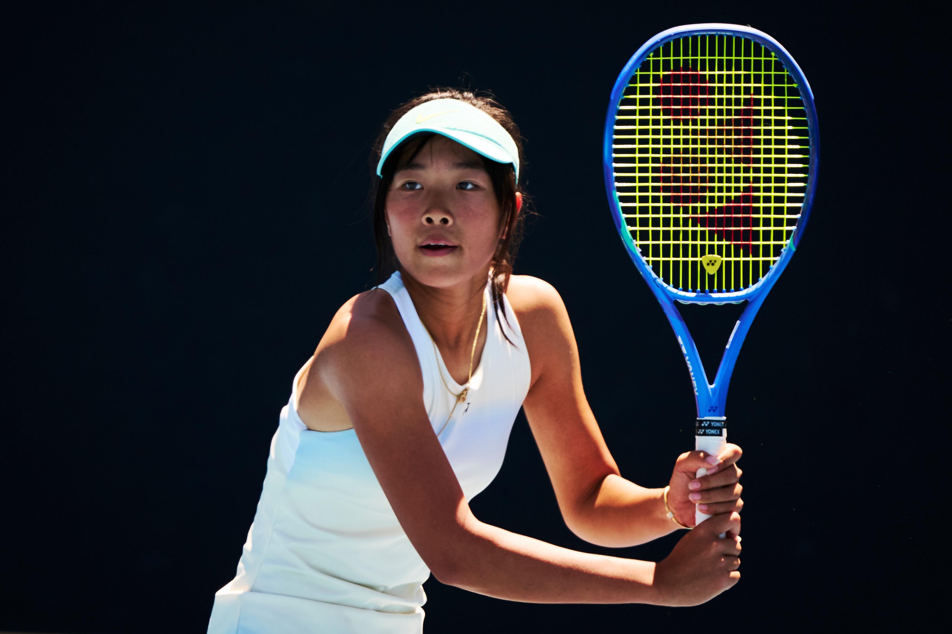 2-0晋级八强！中国女网15岁新星连续爆冷真猛：下一轮对决王曦雨